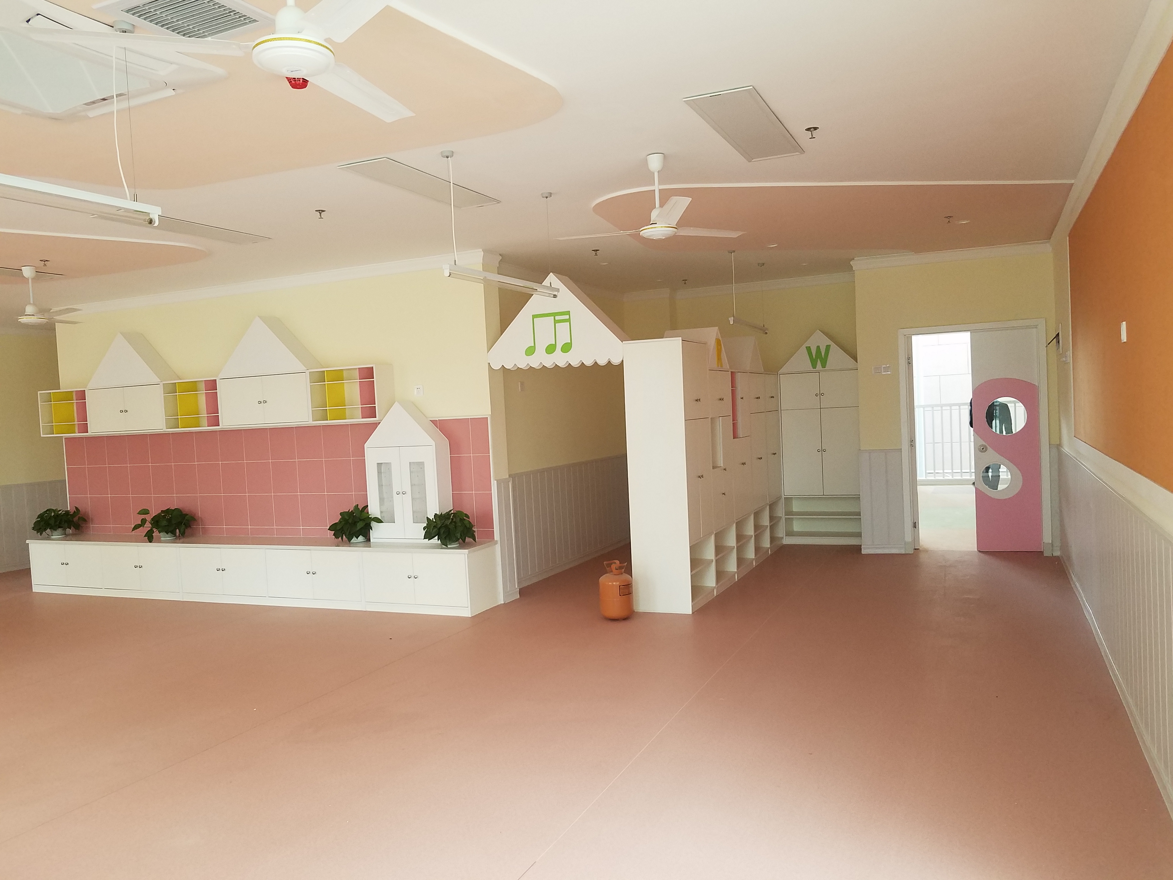 幼兒園為什么選用PVC塑膠地板？【騰方PVC地板】